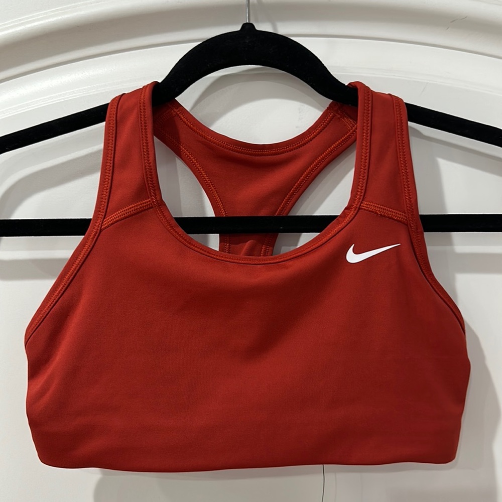 Nike women’s training top women’s size S 🐣